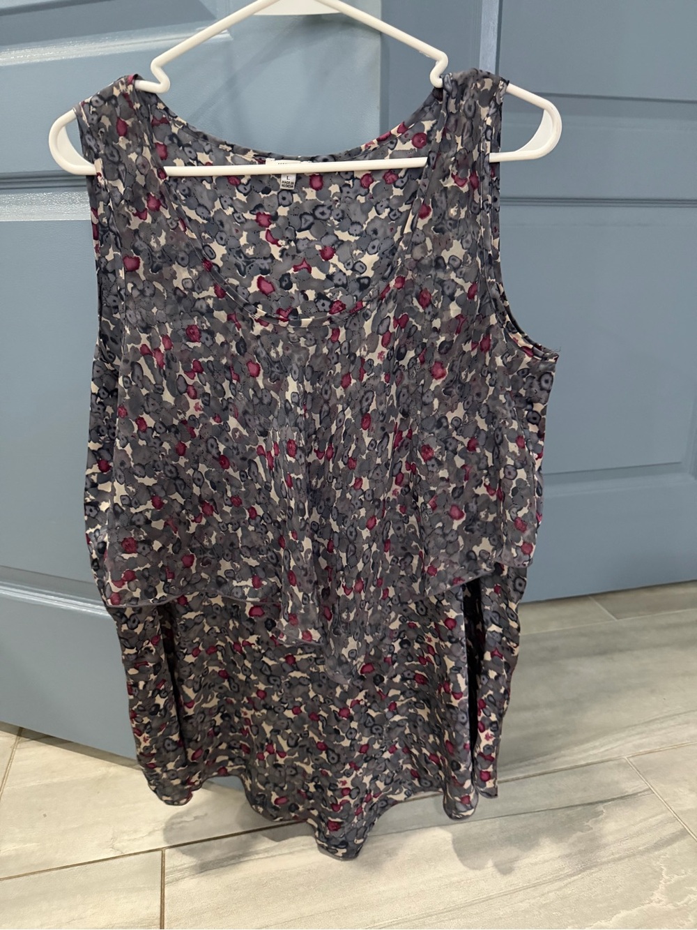 NICOLA Floral Layered Sleeveless Camisole in Gray & Pink